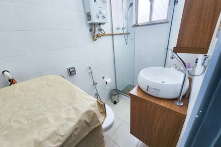 Banheiro de apartamento à venda com 1 quarto, 43m² em Catete, Rio de Janeiro