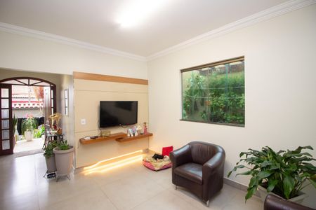 Sala de casa à venda com 3 quartos, 232m² em Jardim Laguna, Contagem