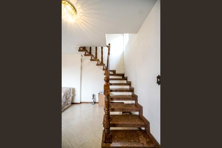 Escada de casa para alugar com 3 quartos, 160m² em Vila Aricanduva, São Paulo