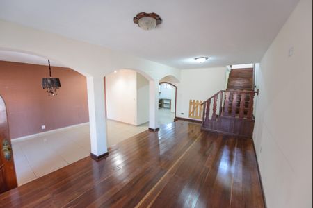 Sala de casa para alugar com 3 quartos, 215m² em Jardim Alice, Taubaté