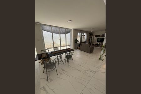 Casa à venda com 3 quartos, 295m² em Azenha, Porto Alegre