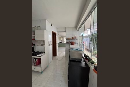 Casa à venda com 3 quartos, 295m² em Azenha, Porto Alegre