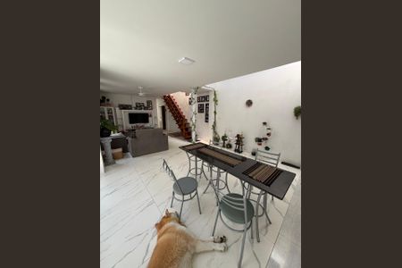 Casa à venda com 3 quartos, 295m² em Azenha, Porto Alegre