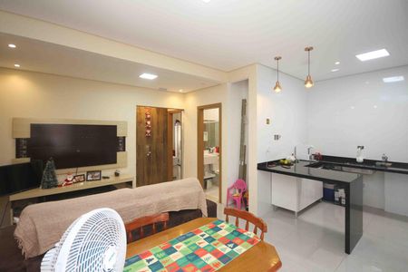 Sala de casa à venda com 5 quartos, 250m² em Vila Rica, São Paulo