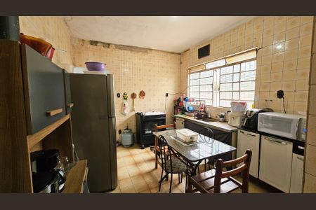 Casa à venda com 107m², 3 quartos e sem vaga Casa à venda com 107m², 3 quartos e sem vagaCozinha