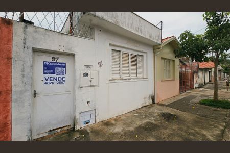 Casa à venda com 107m², 3 quartos e sem vaga Casa à venda com 107m², 3 quartos e sem vagaFachada