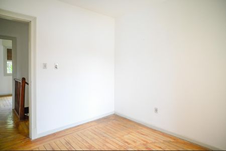Casa para alugar com 283m², 4 quartos e 6 vagas Casa para alugar com 283m², 4 quartos e 6 vagasSala de TV