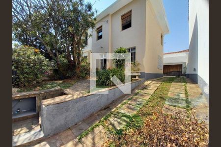 Casa para alugar com 283m², 4 quartos e 6 vagas Casa para alugar com 283m², 4 quartos e 6 vagasGaragem