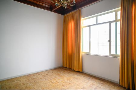 Casa para alugar com 283m², 4 quartos e 6 vagas Casa para alugar com 283m², 4 quartos e 6 vagasSala