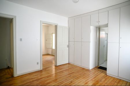 Casa para alugar com 283m², 4 quartos e 6 vagas Casa para alugar com 283m², 4 quartos e 6 vagasSuíte