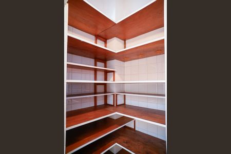 Casa para alugar com 283m², 4 quartos e 6 vagas Casa para alugar com 283m², 4 quartos e 6 vagasDespensa