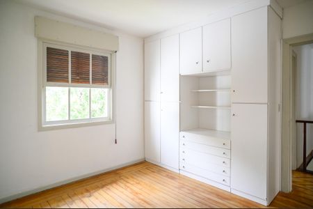 Casa para alugar com 283m², 4 quartos e 6 vagas Casa para alugar com 283m², 4 quartos e 6 vagasQuarto 2