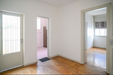 Casa para alugar com 283m², 4 quartos e 6 vagas Casa para alugar com 283m², 4 quartos e 6 vagasSala de TV