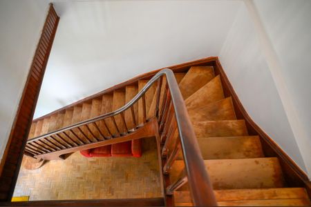 Casa para alugar com 283m², 4 quartos e 6 vagas Casa para alugar com 283m², 4 quartos e 6 vagasCorredor