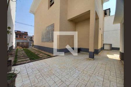 Casa para alugar com 283m², 4 quartos e 6 vagas Casa para alugar com 283m², 4 quartos e 6 vagasQuintal
