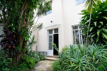Casa para alugar com 283m², 4 quartos e 6 vagas Casa para alugar com 283m², 4 quartos e 6 vagasJardim