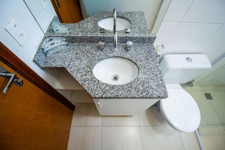 Apartamento para alugar com 67m², 2 quartos e 2 vagas Apartamento para alugar com 67m², 2 quartos e 2 vagasBanheiro