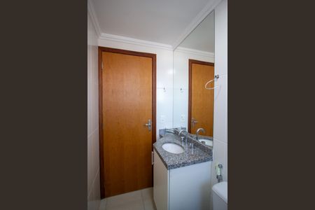 Apartamento para alugar com 67m², 2 quartos e 2 vagas Apartamento para alugar com 67m², 2 quartos e 2 vagasBanheiro