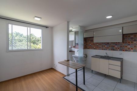 Sala/Cozinha/Área de Serviço de apartamento para alugar com 2 quartos, 38m² em Vila Nhocune, São Paulo