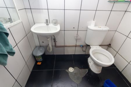 Banheiro de casa para alugar com 1 quarto, 150m² em Parque Paineiras, São Paulo