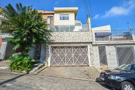 Casa à venda com 180m², 3 quartos e 2 vagas Casa à venda com 180m², 3 quartos e 2 vagasFachada