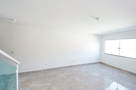 Casa à venda com 3 quartos, 178m² em Vila Paulo Silas, São Paulo