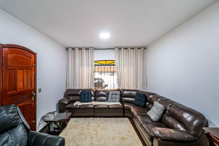 Casa à venda com 190m², 4 quartos e 2 vagas Casa à venda com 190m², 4 quartos e 2 vagasSala