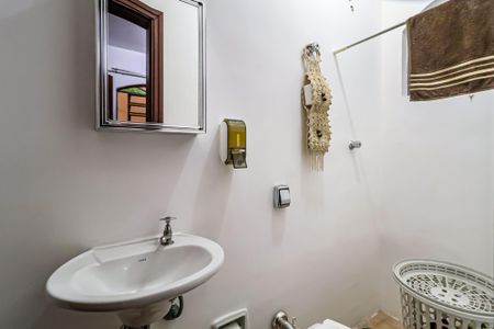 Casa à venda com 190m², 4 quartos e 2 vagas Casa à venda com 190m², 4 quartos e 2 vagasBanheiro de serviço