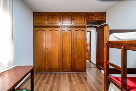 Casa à venda com 190m², 4 quartos e 2 vagas Casa à venda com 190m², 4 quartos e 2 vagasQuarto 2