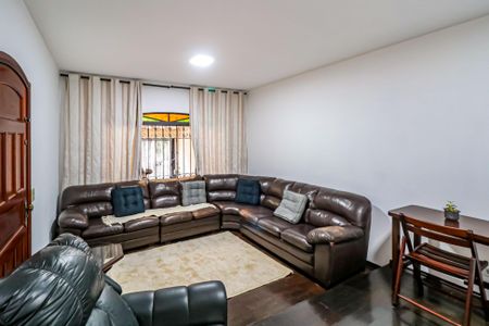 Casa à venda com 190m², 4 quartos e 2 vagas Casa à venda com 190m², 4 quartos e 2 vagasSala