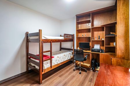 Casa à venda com 190m², 4 quartos e 2 vagas Casa à venda com 190m², 4 quartos e 2 vagasQuarto 2