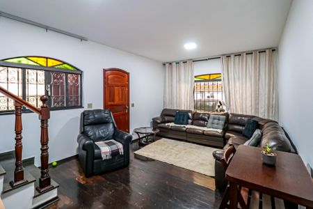 Casa à venda com 190m², 4 quartos e 2 vagas Casa à venda com 190m², 4 quartos e 2 vagasSala