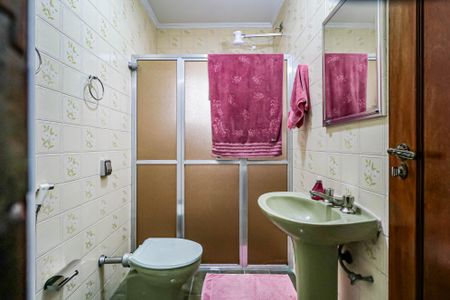 Casa à venda com 190m², 4 quartos e 2 vagas Casa à venda com 190m², 4 quartos e 2 vagasBanheiro Social