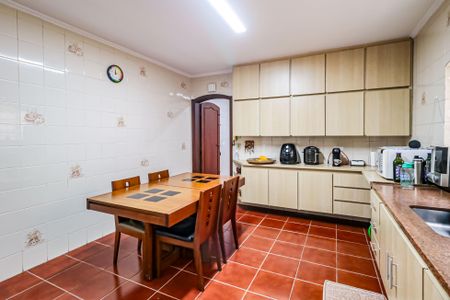 Casa à venda com 190m², 4 quartos e 2 vagas Casa à venda com 190m², 4 quartos e 2 vagasCozinha