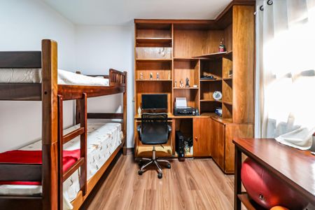 Casa à venda com 190m², 4 quartos e 2 vagas Casa à venda com 190m², 4 quartos e 2 vagasQuarto 2