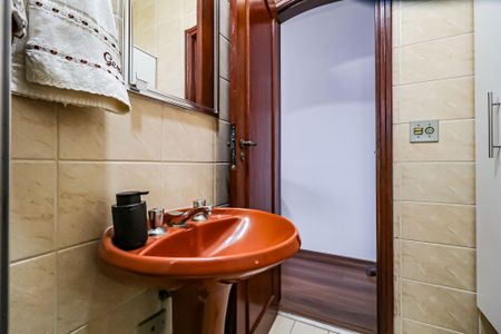 Casa à venda com 190m², 4 quartos e 2 vagas Casa à venda com 190m², 4 quartos e 2 vagasBanheiro da Suíte