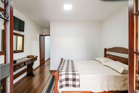 Casa à venda com 190m², 4 quartos e 2 vagas Casa à venda com 190m², 4 quartos e 2 vagasSuíte