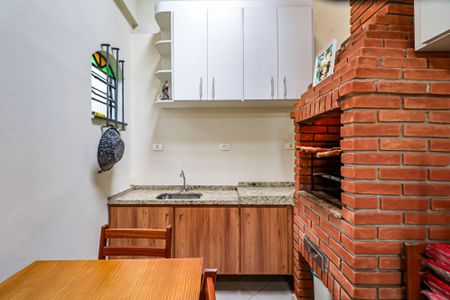 Casa à venda com 190m², 4 quartos e 2 vagas Casa à venda com 190m², 4 quartos e 2 vagasChurrasqueira