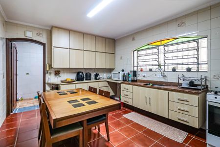 Casa à venda com 190m², 4 quartos e 2 vagas Casa à venda com 190m², 4 quartos e 2 vagasCozinha