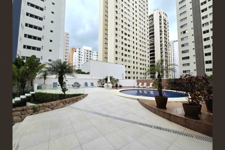 Apartamento à venda com 200m², 4 quartos e 3 vagas Apartamento à venda com 200m², 4 quartos e 3 vagasÁrea comum - Piscina