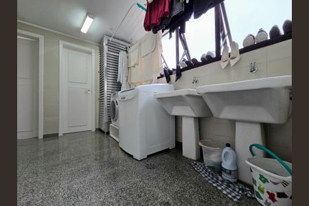 Apartamento à venda com 200m², 4 quartos e 3 vagas Apartamento à venda com 200m², 4 quartos e 3 vagasÁrea de Serviço