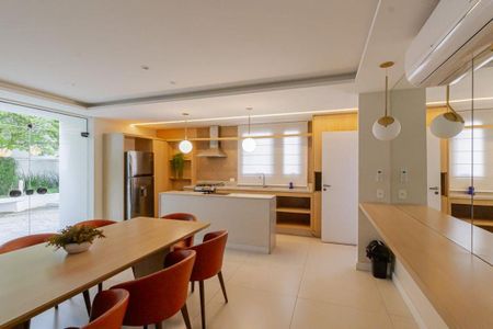 Apartamento à venda com 200m², 4 quartos e 3 vagas Apartamento à venda com 200m², 4 quartos e 3 vagasÁrea comum