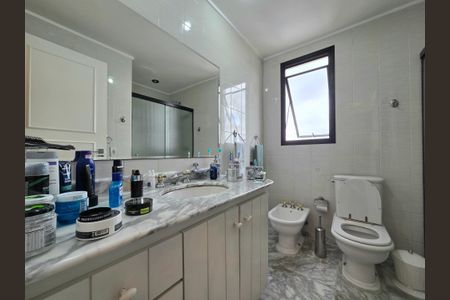 Apartamento à venda com 200m², 4 quartos e 3 vagas Apartamento à venda com 200m², 4 quartos e 3 vagasBanheiro da Suíte 3