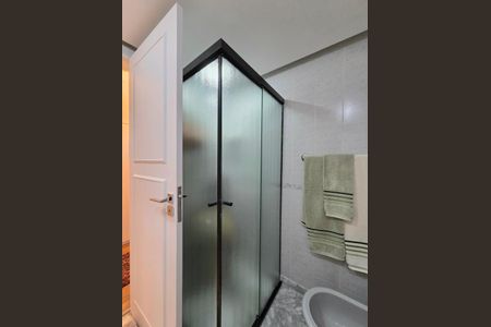 Apartamento à venda com 200m², 4 quartos e 3 vagas Apartamento à venda com 200m², 4 quartos e 3 vagasBanheiro da Suíte 1