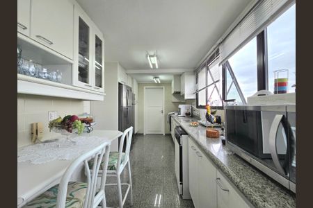 Apartamento à venda com 200m², 4 quartos e 3 vagas Apartamento à venda com 200m², 4 quartos e 3 vagasCozinha