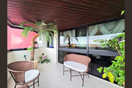 Apartamento à venda com 200m², 4 quartos e 3 vagas Apartamento à venda com 200m², 4 quartos e 3 vagasVaranda