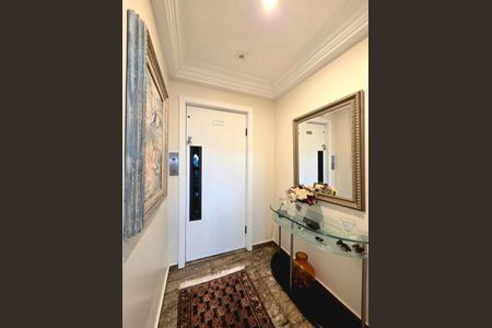 Apartamento à venda com 200m², 4 quartos e 3 vagas Apartamento à venda com 200m², 4 quartos e 3 vagasCorredor de entrada