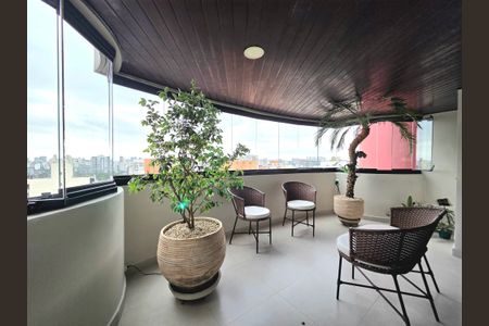 Apartamento à venda com 200m², 4 quartos e 3 vagas Apartamento à venda com 200m², 4 quartos e 3 vagasVaranda