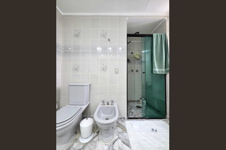 Apartamento à venda com 200m², 4 quartos e 3 vagas Apartamento à venda com 200m², 4 quartos e 3 vagasBanheiro da Suíte 4