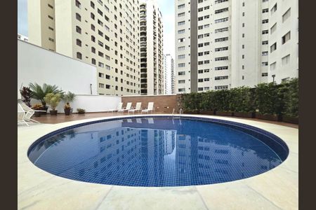 Apartamento à venda com 200m², 4 quartos e 3 vagas Apartamento à venda com 200m², 4 quartos e 3 vagasÁrea comum - Piscina